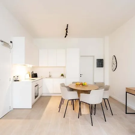 Apartment Comfortable Urban Retreat For 6 In *