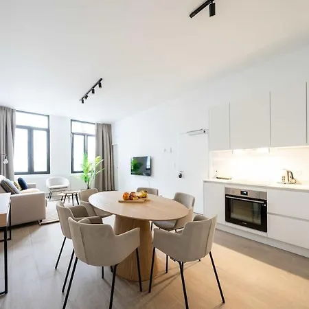 Apartment Comfortable Urban Retreat For 6 In *