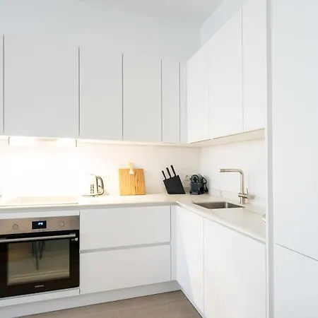 Comfortable Urban Retreat For 6 In *