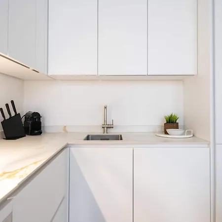 Comfortable Urban Retreat For 6 In Apartment *